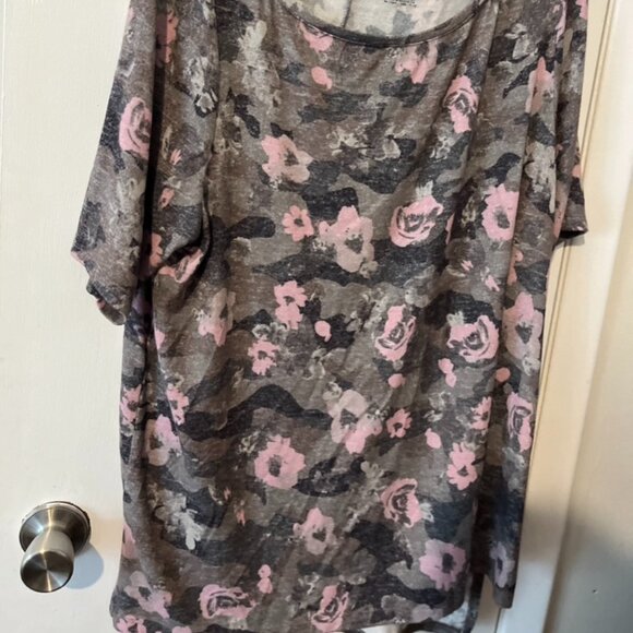 LANE BRYANT FLORAL SHORT SLEEVE BLOUSE SZ 18/20 - Picture 5 of 6